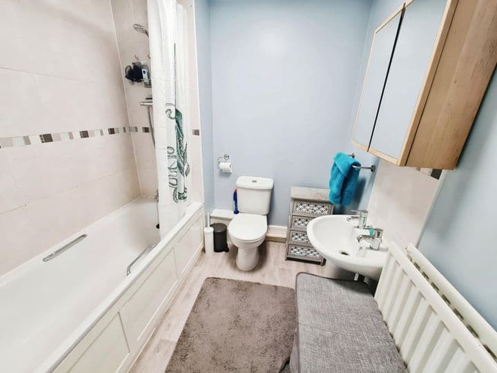 2 bedrooms apartment for sale in Milton Keynes, United Kingdom - Image 11