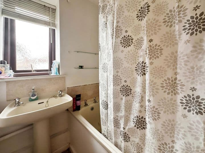 2 bedrooms apartment for sale in Leeds, United Kingdom - Image 9