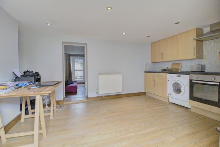 1 bedroom apartment for sale in Folkestone, United Kingdom - Image 4