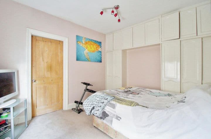 2 bedrooms house for sale in Romford, United Kingdom - Image 6