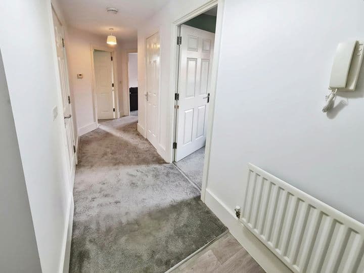 2 bedrooms apartment for sale in Milton Keynes, United Kingdom - Image 6