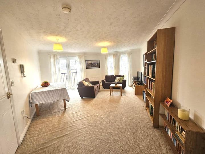 2 bedrooms apartment for sale in Cheadle, United Kingdom - Image 5