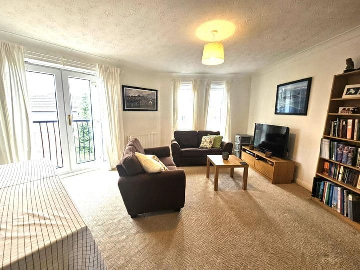 2 bedrooms apartment for sale in Cheadle, United Kingdom - Image 3