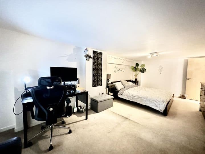 1 bedroom apartment for sale in Sheffield, United Kingdom - Image 4