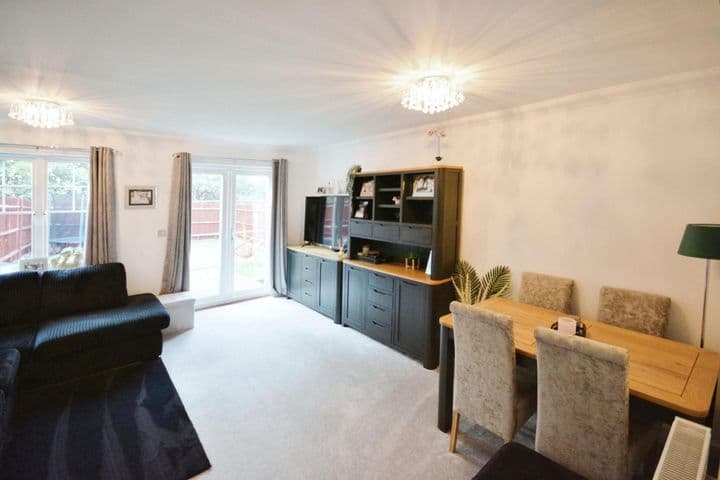 3 bedrooms house for sale in Stevenage, United Kingdom - Image 5