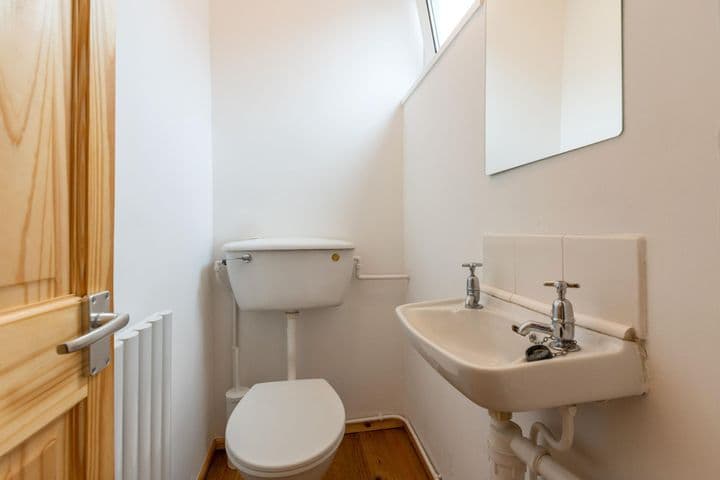 3 bedrooms house for sale in London, United Kingdom - Image 9