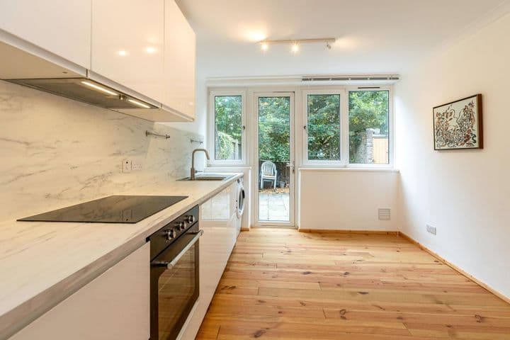 3 bedrooms house for sale in London, United Kingdom - Image 7