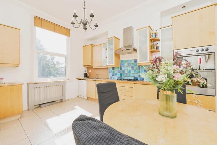 3 bedrooms apartment for sale in London, United Kingdom - Image 5