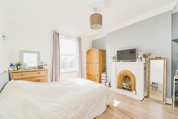 3 bedrooms apartment for sale in London, United Kingdom - Image 6