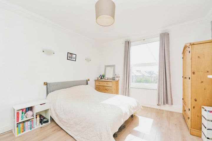 3 bedrooms apartment for sale in London, United Kingdom - Image 8