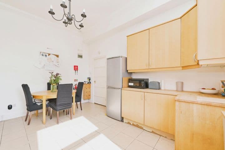 3 bedrooms apartment for sale in London, United Kingdom - Image 7