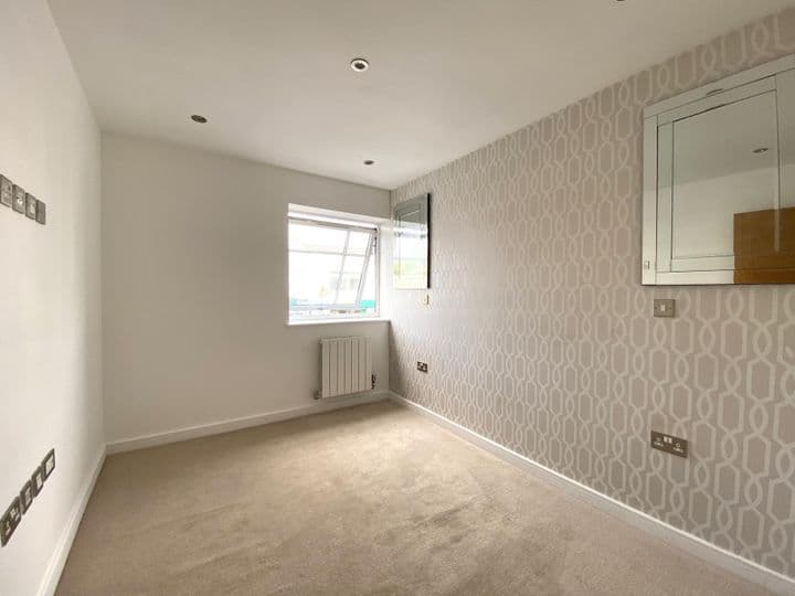 2 bedrooms apartment for sale in Leigh-On-Sea, United Kingdom - Image 4