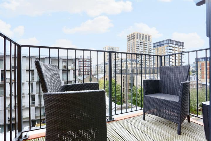 2 bedrooms apartment for sale in London, United Kingdom - Image 5