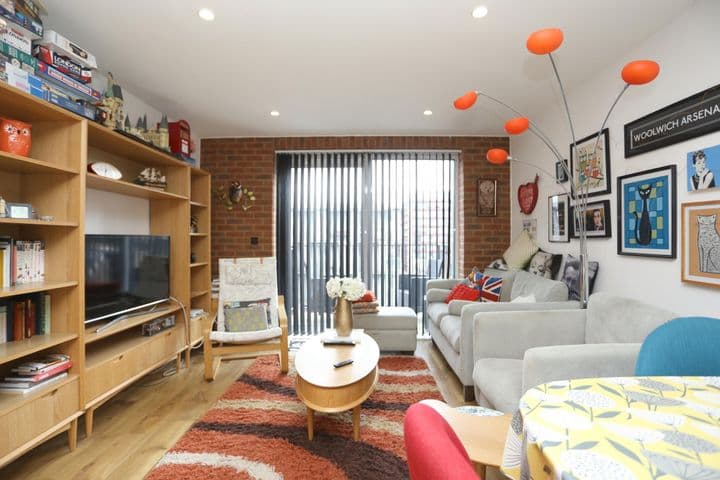 2 bedrooms apartment for sale in London, United Kingdom - Image 4