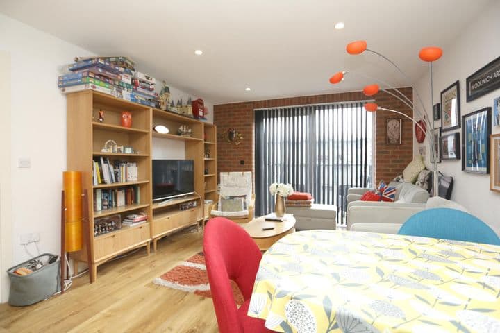 2 bedrooms apartment for sale in London, United Kingdom - Image 7