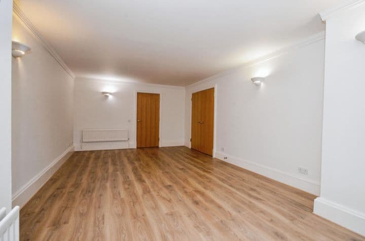 2 bedrooms apartment for sale in Harrow, United Kingdom - Image 3