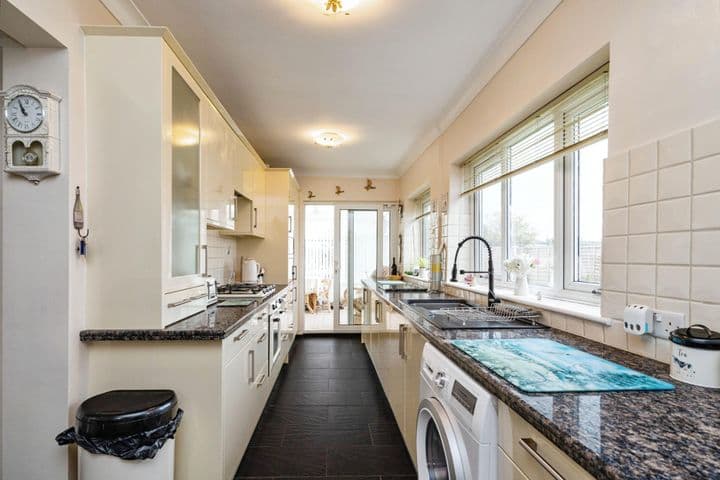 3 bedrooms house for sale in Lowestoft, United Kingdom - Image 2