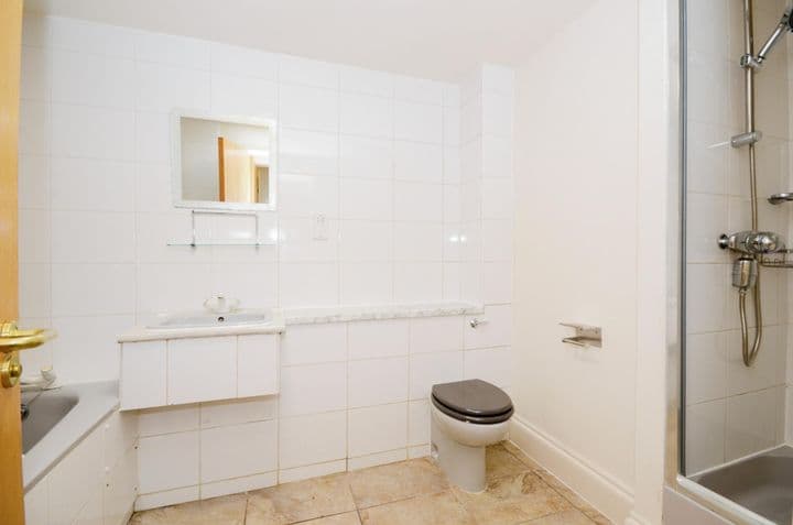 2 bedrooms apartment for sale in Harrow, United Kingdom - Image 6