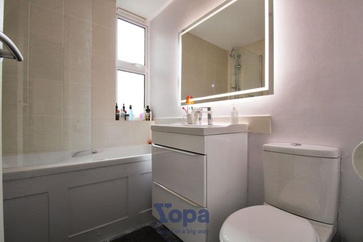 2 bedrooms apartment for sale in Cambridge, United Kingdom - Image 8