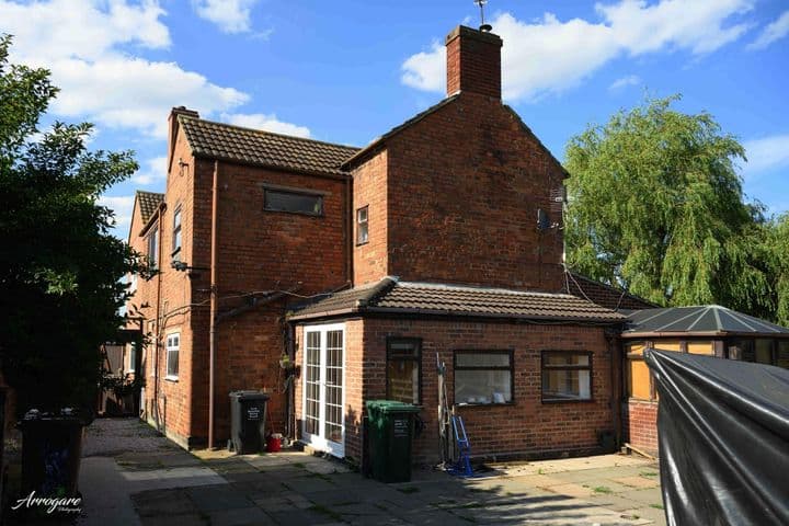 3 bedrooms house for sale in Swadlincote, United Kingdom - Image 2