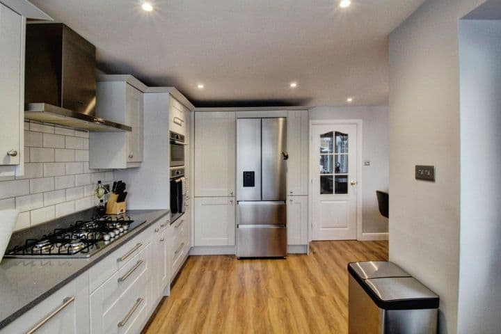 4 bedrooms house for sale in Rotherham, United Kingdom - Image 12