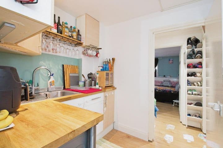 2 bedrooms apartment for sale in London, United Kingdom - Image 7