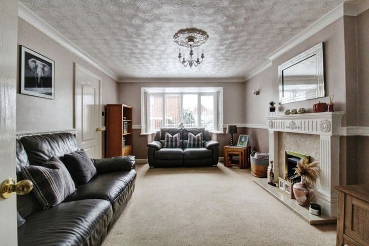 4 bedrooms house for sale in Rotherham, United Kingdom - Image 3