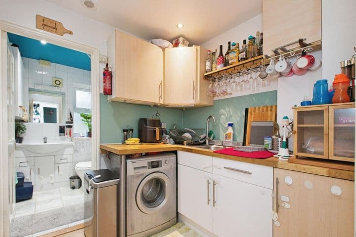 2 bedrooms apartment for sale in London, United Kingdom - Image 5