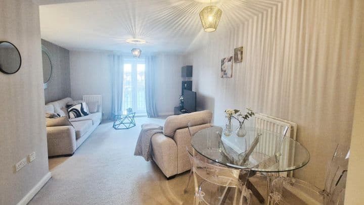 2 bedrooms apartment for sale in Stafford, United Kingdom - Image 3