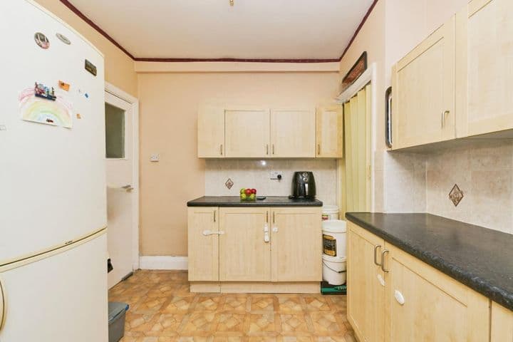 3 bedrooms house for sale in London, United Kingdom - Image 6