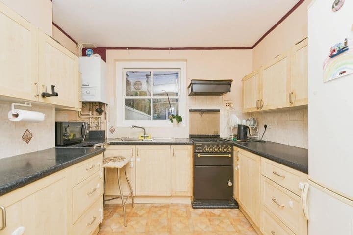 3 bedrooms house for sale in London, United Kingdom - Image 8