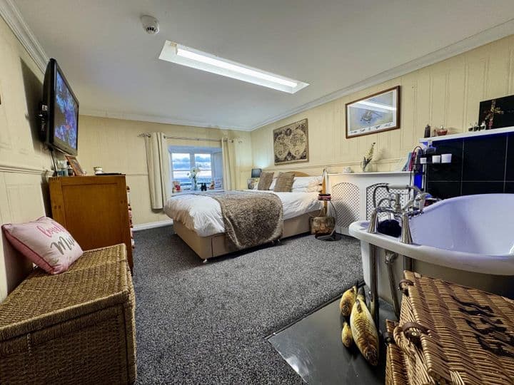 1 bedroom apartment for sale in Weston-Super-Mare, United Kingdom - Image 11