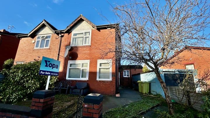 3 bedrooms house for sale in Oldham, United Kingdom - Image 2