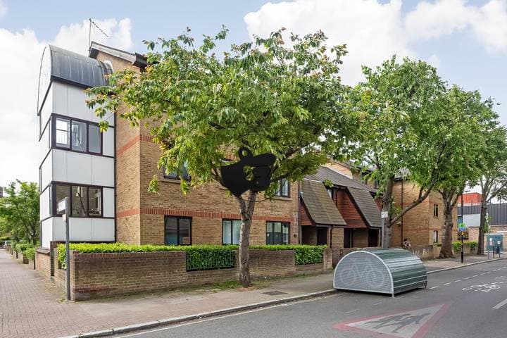 2 bedrooms apartment for sale in London, United Kingdom - Image 13