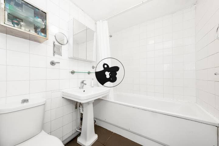 2 bedrooms apartment for sale in London, United Kingdom - Image 7