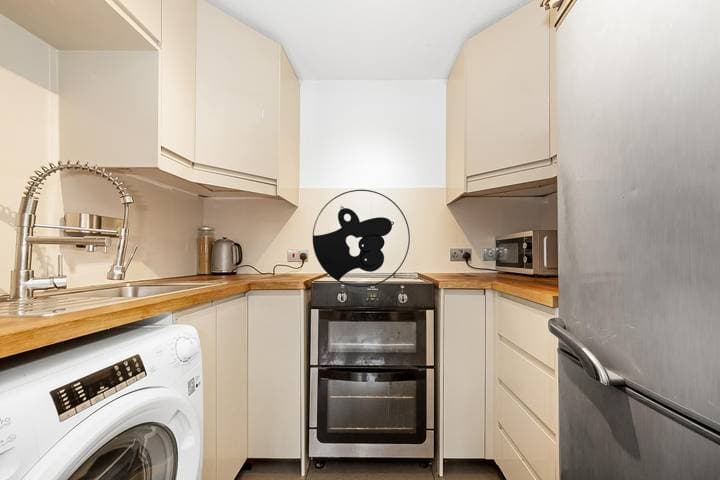 2 bedrooms apartment for sale in London, United Kingdom - Image 12