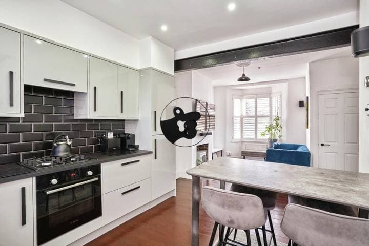 3 bedrooms house for sale in London, United Kingdom - Image 7