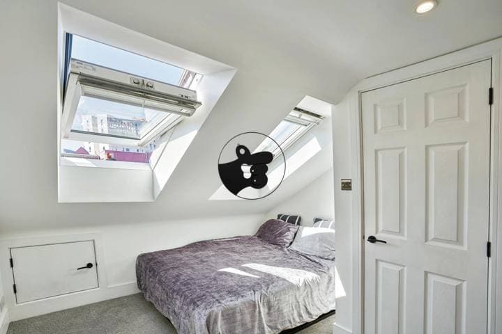 3 bedrooms house for sale in London, United Kingdom - Image 19