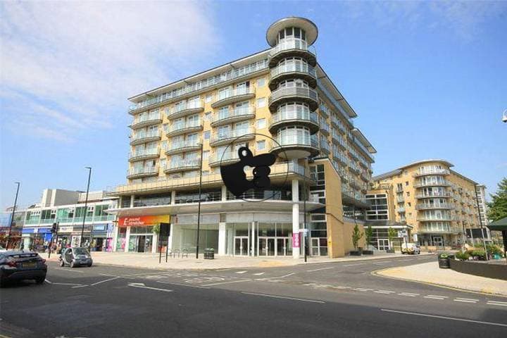 2 bedrooms apartment for sale in Feltham, United Kingdom - Image 14