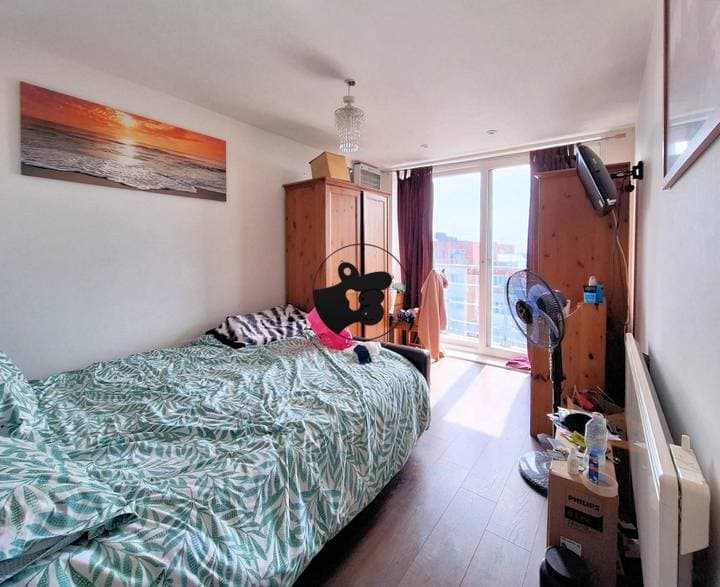 2 bedrooms apartment for sale in Feltham, United Kingdom - Image 8