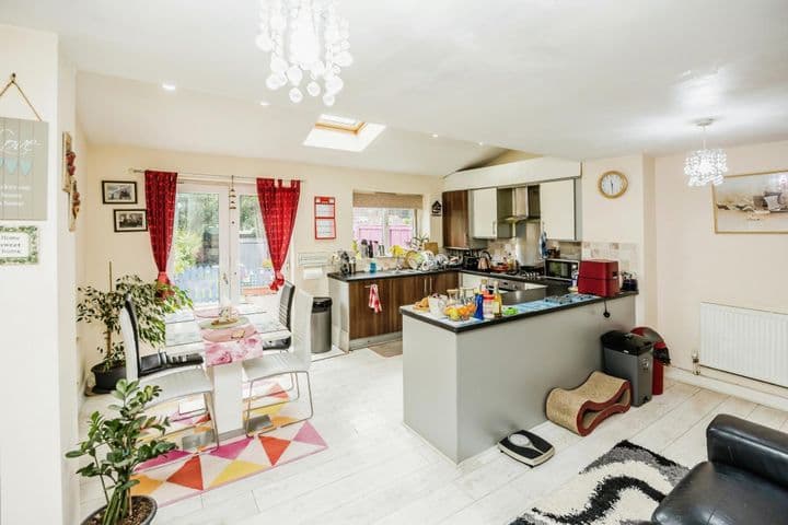 4 bedrooms house for sale in Huddersfield, United Kingdom - Image 4