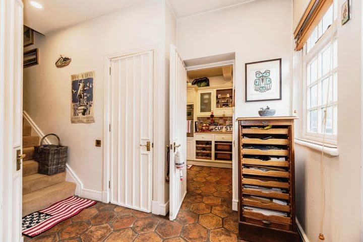 2 bedrooms house for sale in Kingston Upon Thames, United Kingdom - Image 2