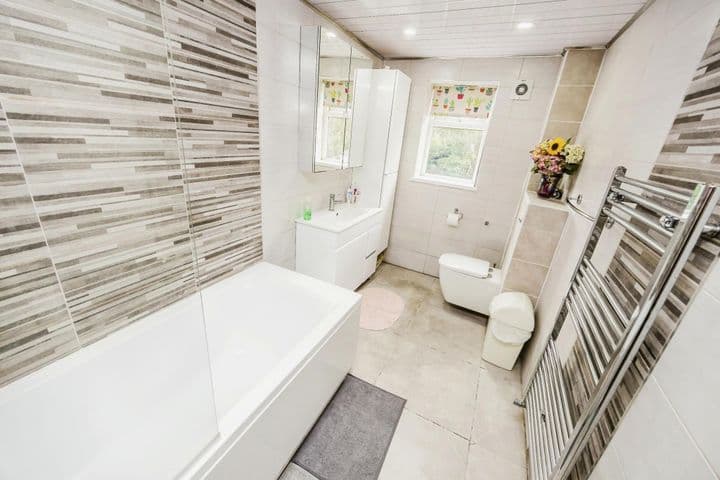 4 bedrooms house for sale in Huddersfield, United Kingdom - Image 7