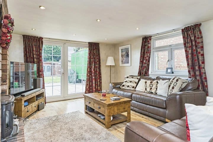 3 bedrooms house for sale in Wednesbury, United Kingdom - Image 2