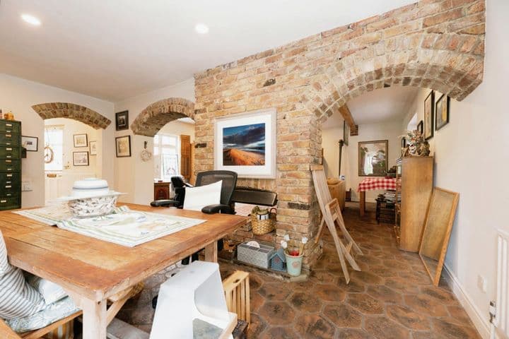 2 bedrooms house for sale in Kingston Upon Thames, United Kingdom - Image 6