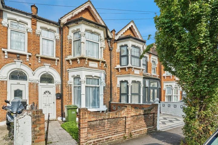 5 bedrooms house for sale in London, United Kingdom - Image 2