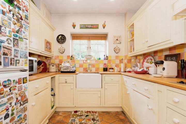 2 bedrooms house for sale in Kingston Upon Thames, United Kingdom - Image 10