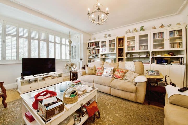 4 bedrooms house for sale in London, United Kingdom - Image 4