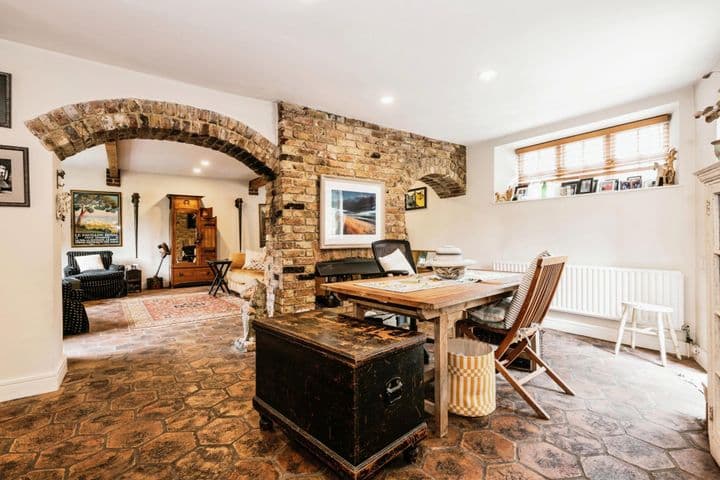 2 bedrooms house for sale in Kingston Upon Thames, United Kingdom - Image 8