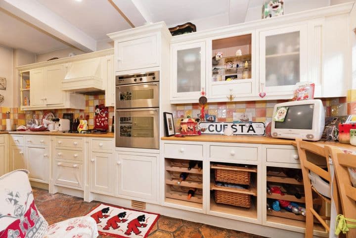 2 bedrooms house for sale in Kingston Upon Thames, United Kingdom - Image 9